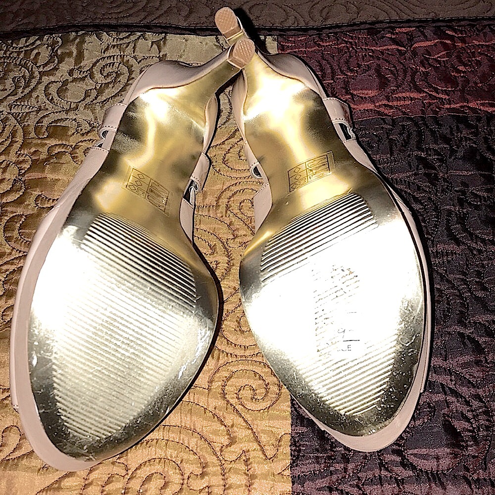 (EUC) BeBe Peep Toe Sling Back Two Tone Cream Stiletto Heels 👠 - Picture 8 of 8